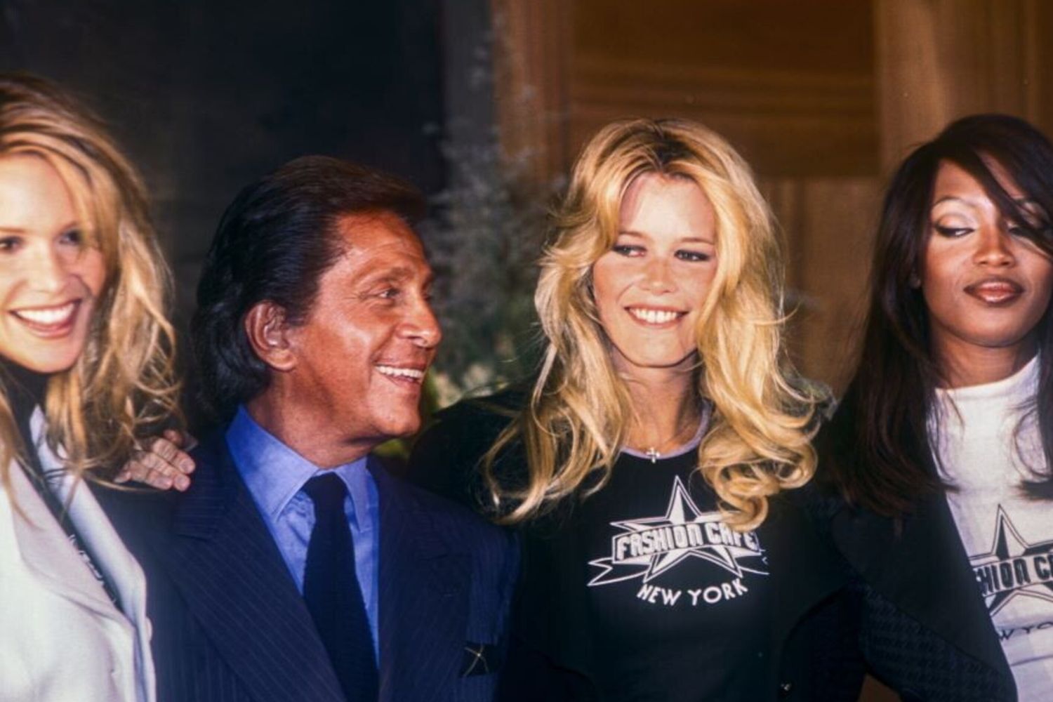 Valentino e le top models Elle Macpherson, Claudia Schiffer e Naomi Campbell