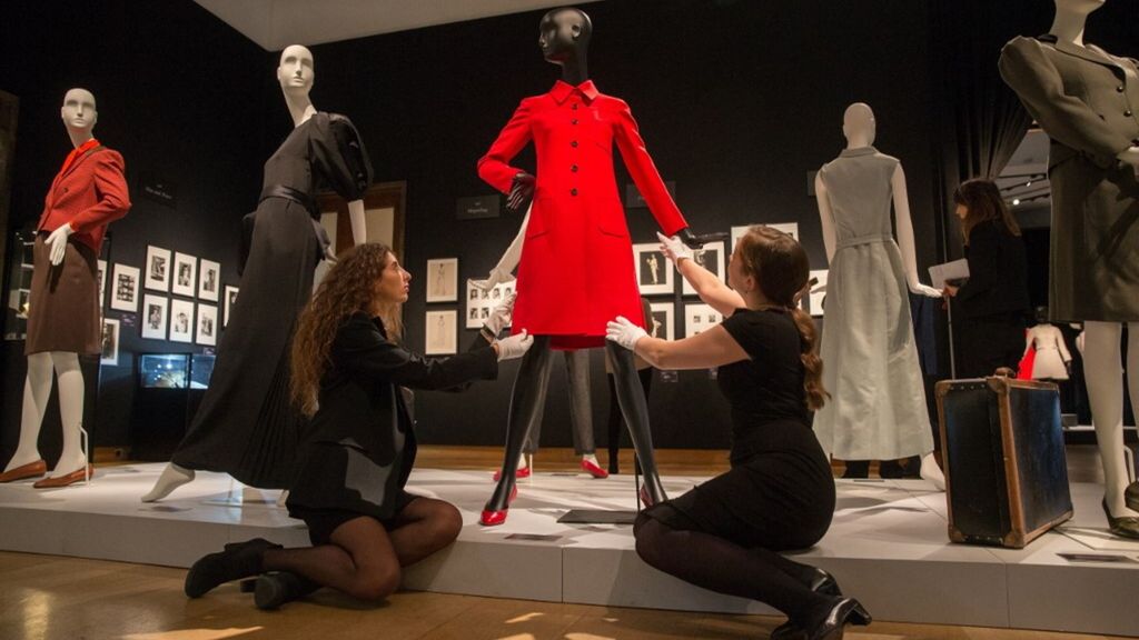 Un  cappotto rosso di Valentino Couture