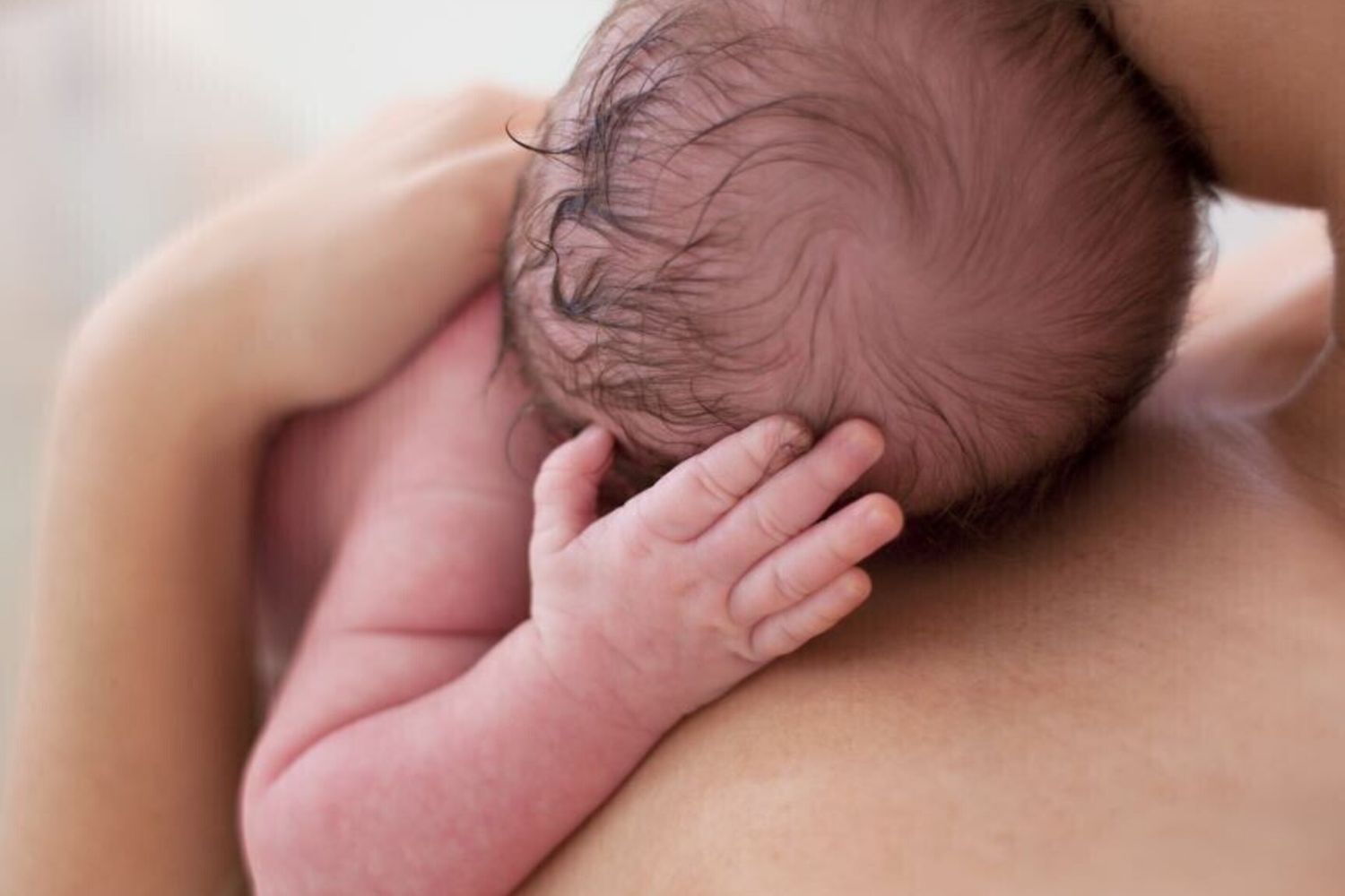 Mamma, neonato, ninna nanna