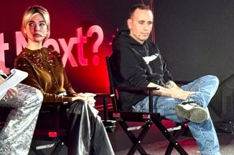 Zerocalcare con Matilda De Angelis alla presentazione della stagione 2026 di Netflix