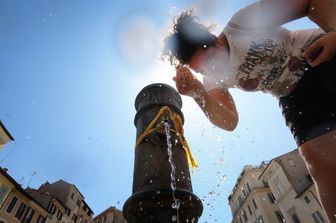 La tipica fontana "Nasone" a Roma