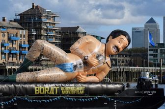 Allo stadio travestiti da Borat, condannati tre belgi in Kazakistan