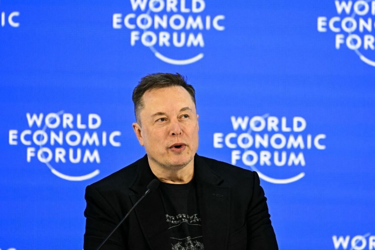 A Davos debutta a sorpresa Elon Musk: "Sono un alieno"