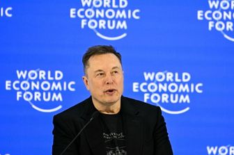 A Davos debutta a sorpresa Elon Musk: "Sono un alieno"