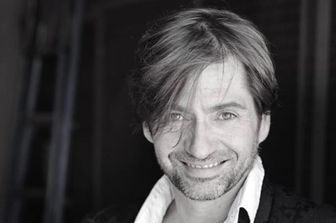 "Roma, gli stranieri e il cane che amo", Apolloni racconta la sua ultima serie