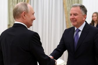 In questa fotografia diffusa dall'agenzia di stampa russa Sputnik, il presidente russo Vladimir Putin e l'inviato speciale degli Usa, Witkoff