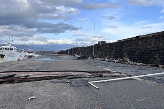 Il porto di Riposto devastato dal ciclone Harry
