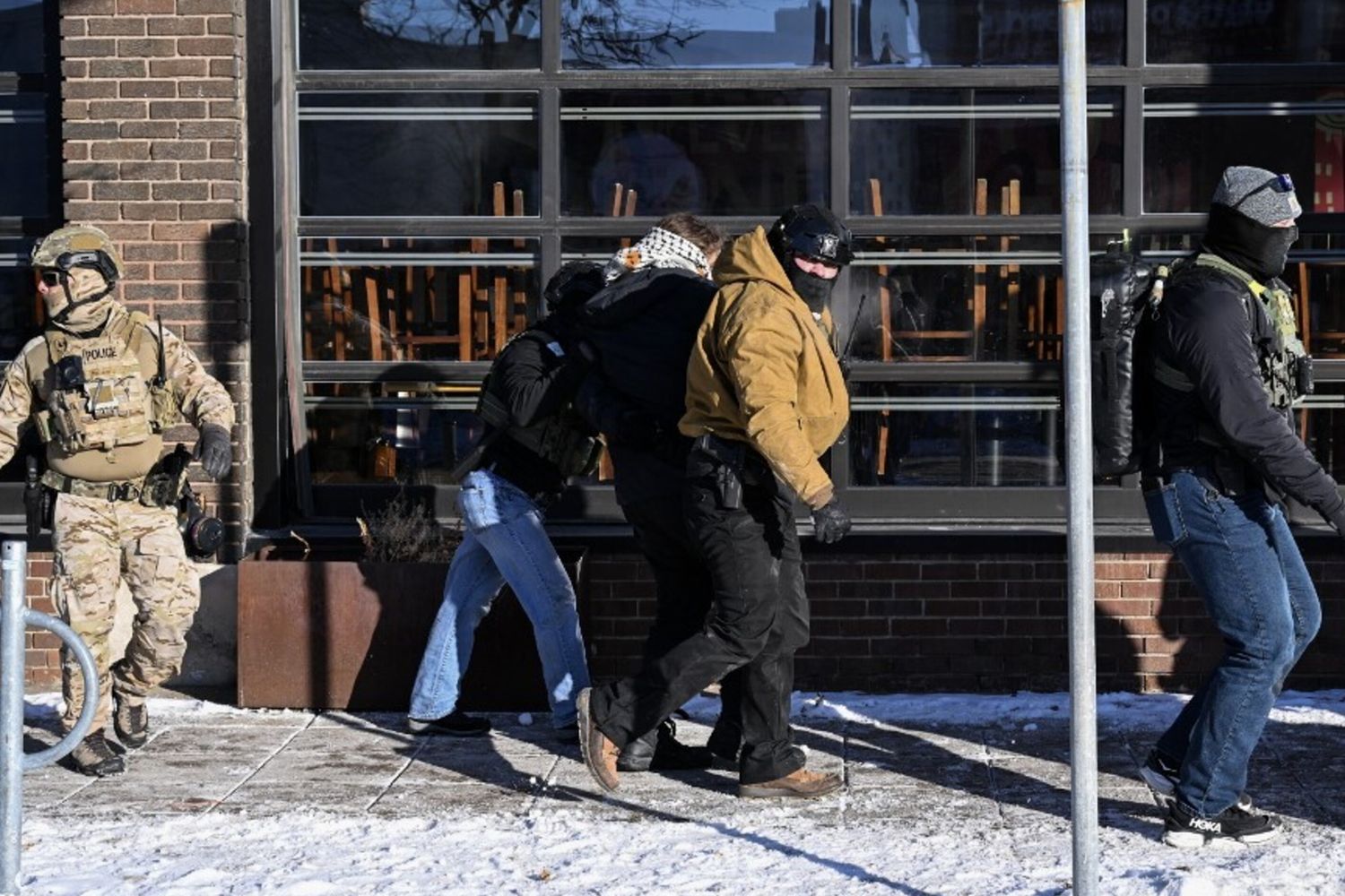 Sparatoria degli agenti Ice a Minneapolis, muore un uomo