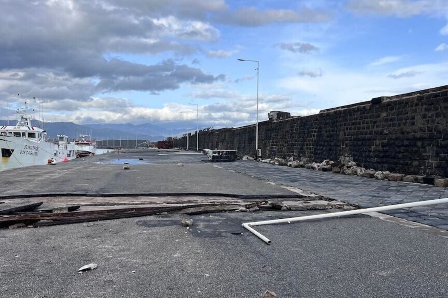Il porto di Riposto devastato dal ciclone Harry