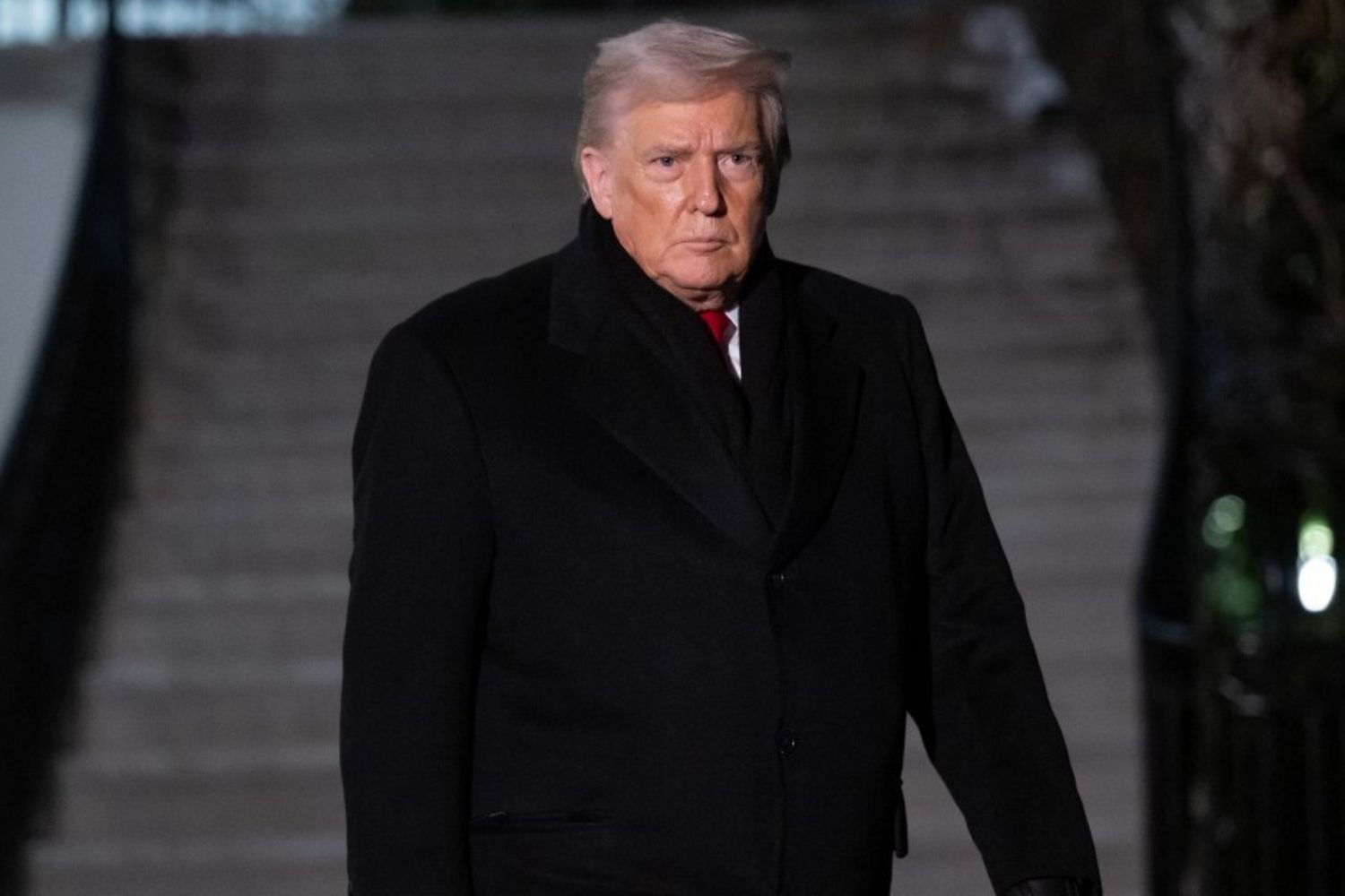 Trump e l'immigrazione, consenso al minimo storico