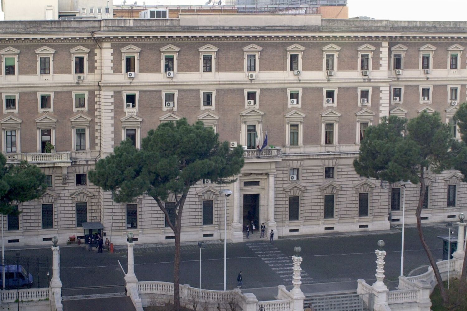 Il Viminale: "L'Ice sarà impegnato in sala operativa al Consolato di Milano"