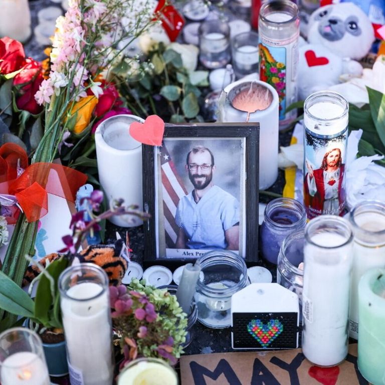 Fiori per Alex Pretti