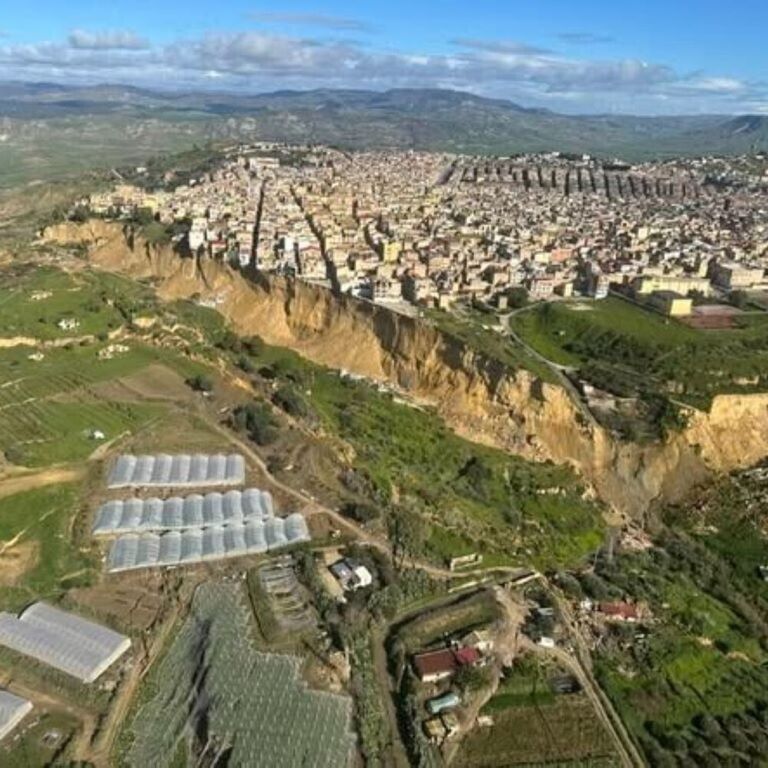 La zona della frana a Niscemi ripresa dall'alto