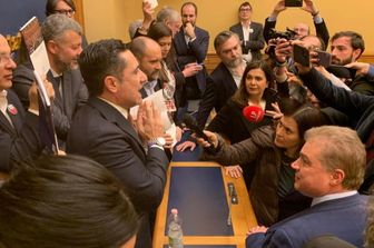 Le opposizioni occupano la sala stampa della Camera