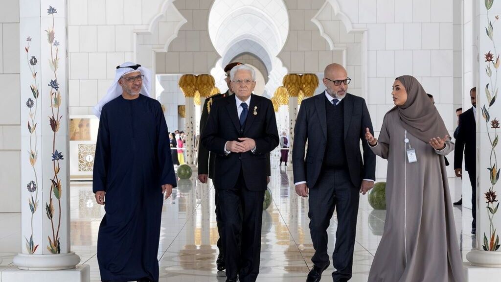 In visita negli Emirati Arabi Uniti, Mattarella invita al dialogo