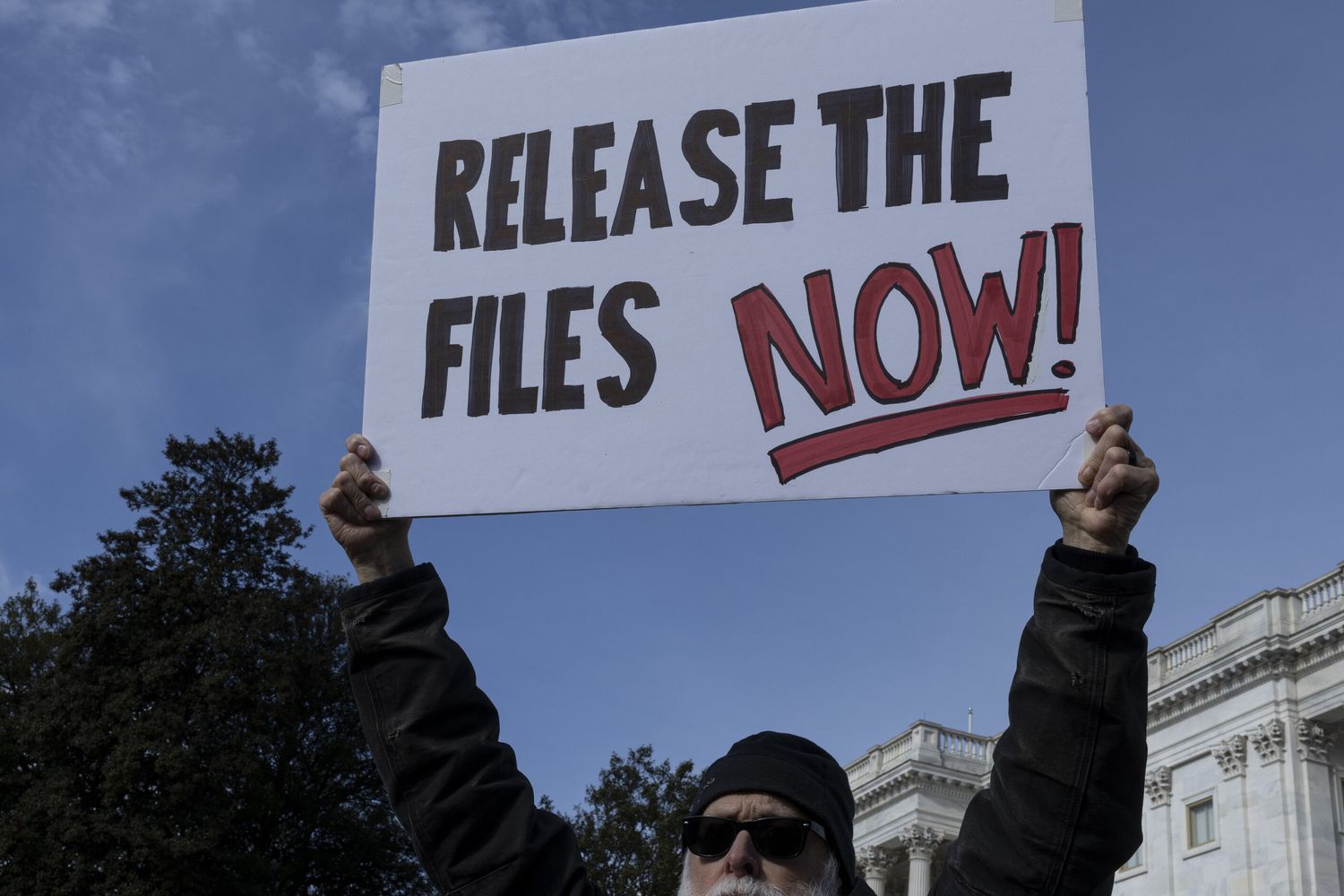 Epstein, rilasciati tre milioni di nuovi file. Il Dipartimento di Giustizia Usa: "Non stiamo proteggendo Trump"