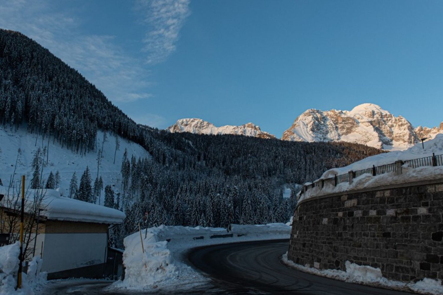 Una strada in Cadore