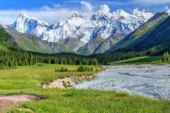 Muore un alpinista italiano sul Pik Pobeda. Voleva aiutare una collega russa