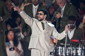 I Grammy Awards in versione anti-Ice. E Trump querela il presentatore: "Mai stato sull'isola di Epstein"