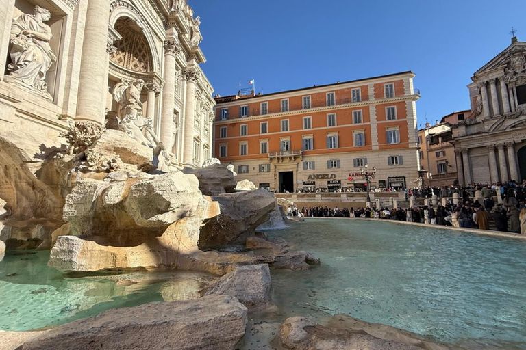 Vedere da vicino la Fontana di Trevi da oggi costa 2 euro