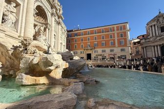 Vedere da vicino la Fontana di Trevi da oggi costa 2 euro