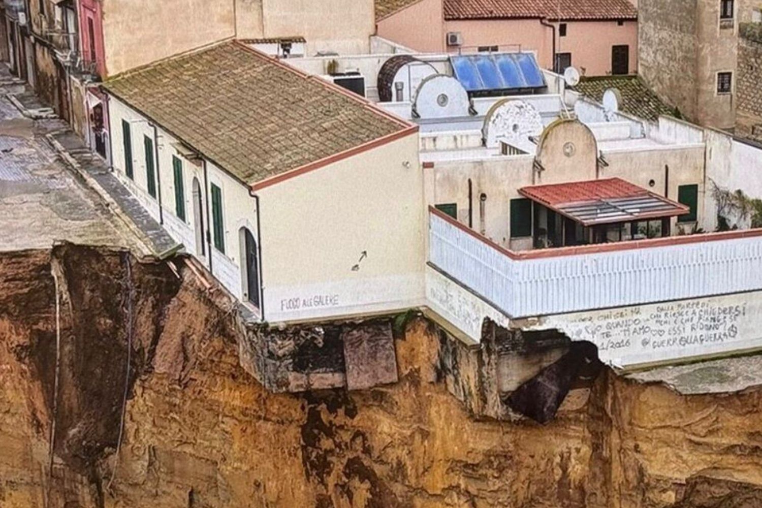 La biblioteca "Angelo Marsiano" di Niscemi in bilico sulla frana