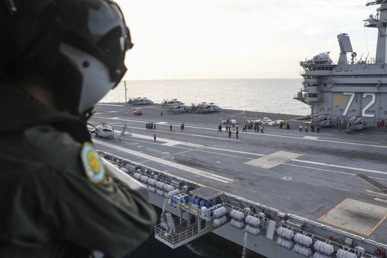 La portaerei USS Abraham Lincoln