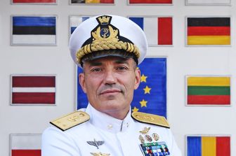 In Libia, la visita dell'ammiraglio Casapieri conferma il cauto ritorno dell'Unione Europea su entrambe le rive del conflitto.