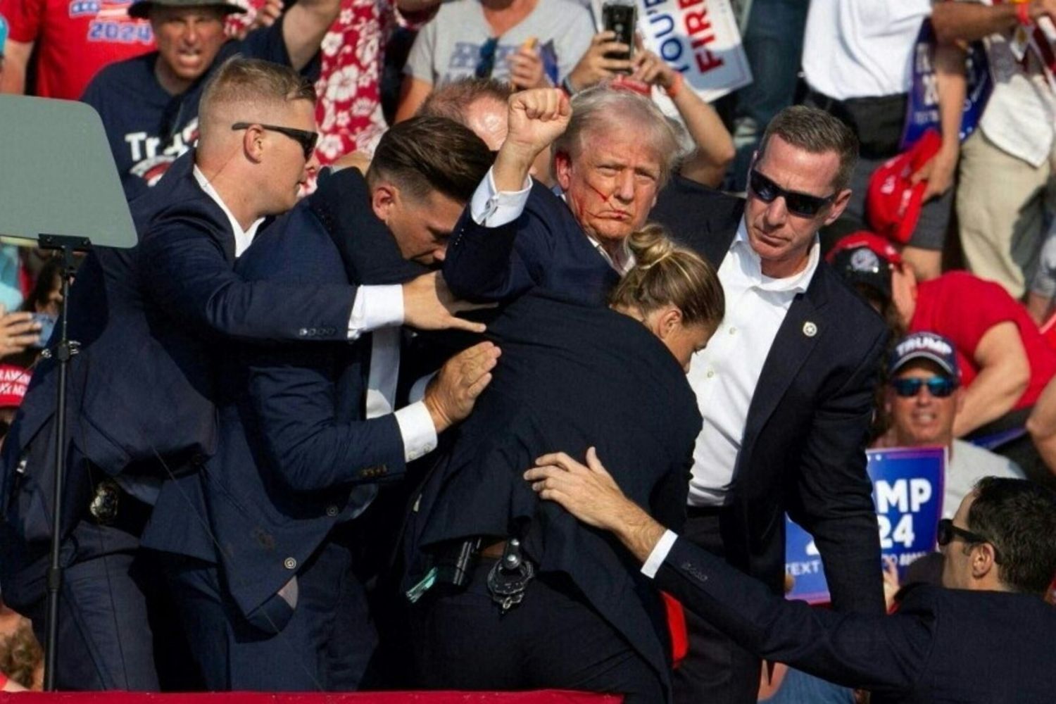 Donald Trump subito dopo l'attentato