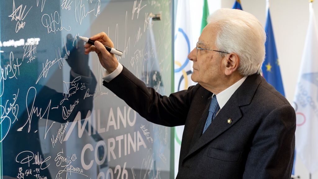 Il Presidente della Repubblica Sergio Mattarella in occasione della visita al villaggio olimpico di Milano Cortina 2026