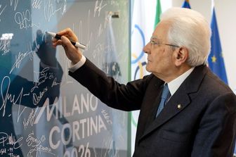 Il Presidente della Repubblica Sergio Mattarella in occasione della visita al villaggio olimpico di Milano Cortina 2026
