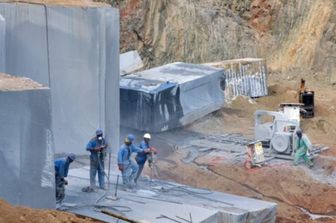 Zimbabwe: l'ambasciatore Giacalone visita gli stabilimenti RED Graniti