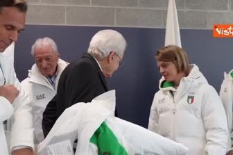 'Sono leggermente fuori età per le olimpiadi', Mattarella scherza con gli atleti