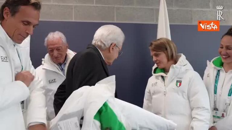 'Sono leggermente fuori età per le olimpiadi', Mattarella scherza con gli atleti