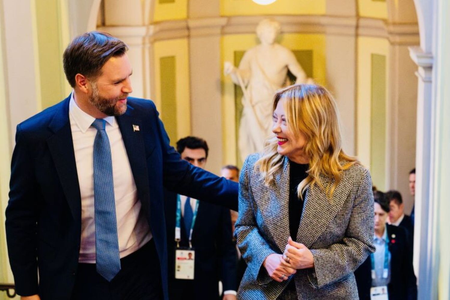 Meloni e Vance in Prefettura a Milano