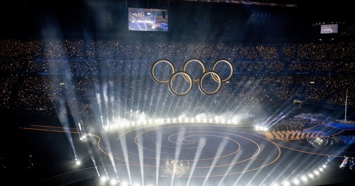 Milano Cortina, Mattarella dichiara aperti i Giochi olimpici. Tributo a Giorgio Armani