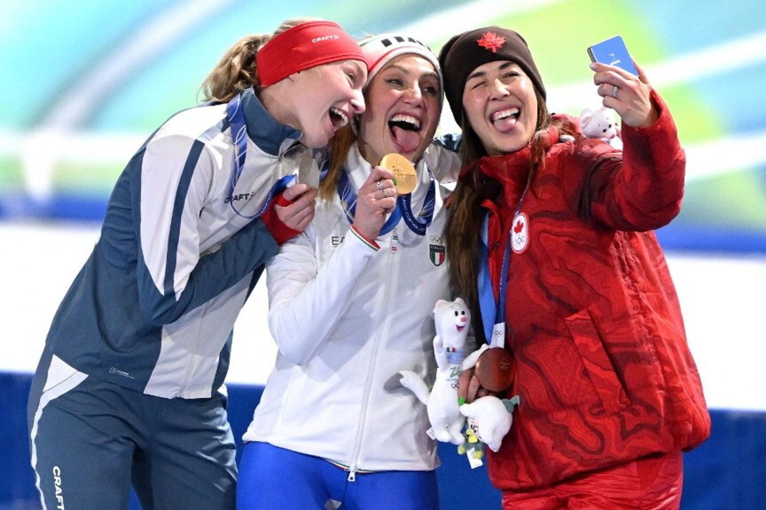Francesca Lollobrigida vince l'oro nel pattinaggio di velocità - 3000 m femminile
