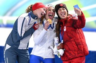 Francesca Lollobrigida vince l'oro nel pattinaggio di velocità - 3000 m femminile