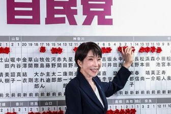 Sanae Takaichi , premier giapponese