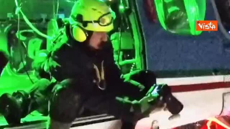 Cerimonia d'apertura Milano Cortina, la visuale dall'alto dall'elicottero della Polizia di Stato