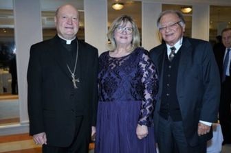 &nbsp;Il Cardinal Ravasi con Liana e Mauro Marabini