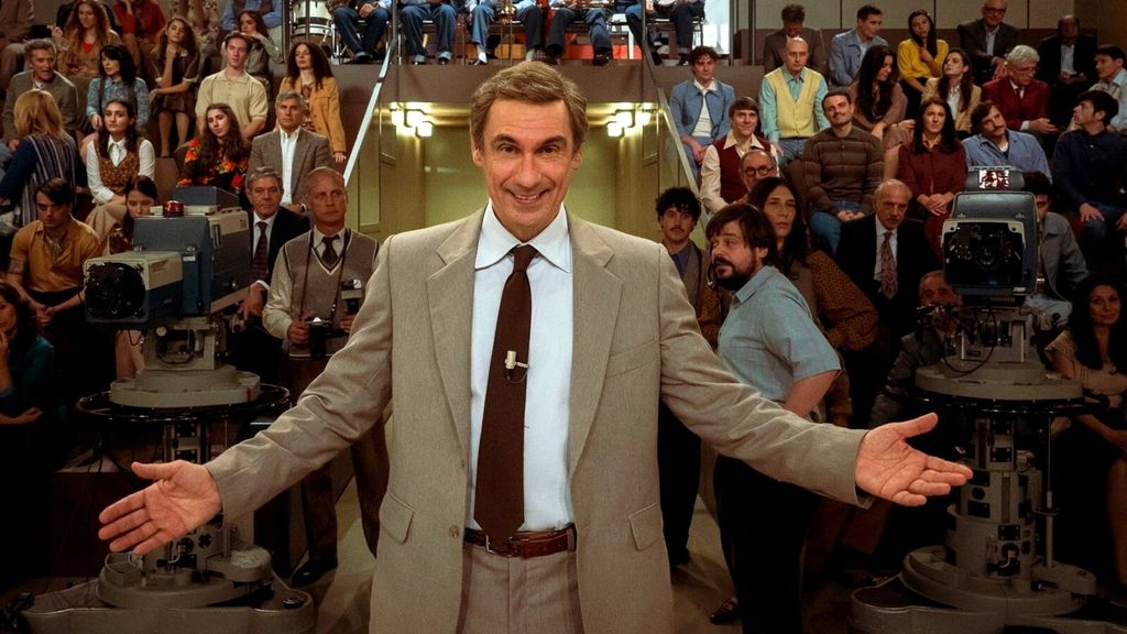 Fabrizio Gifuni è Enzo Tortora in 'Portobello' di Marco Bellocchio