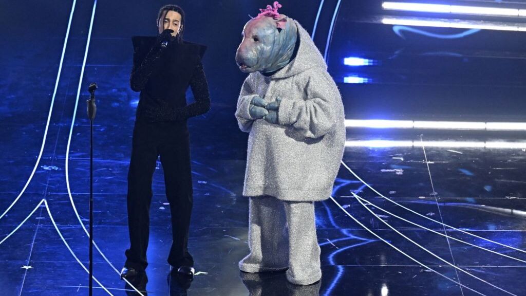 Ghali e l'alieno sul palco di Sanremo 2024