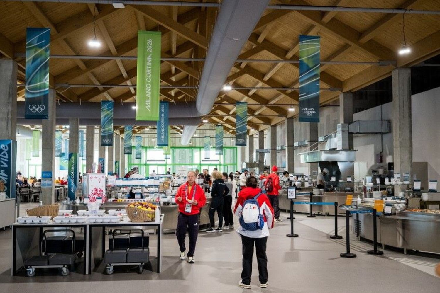 La sala da pranzo del Villaggi Olimpico a Milano