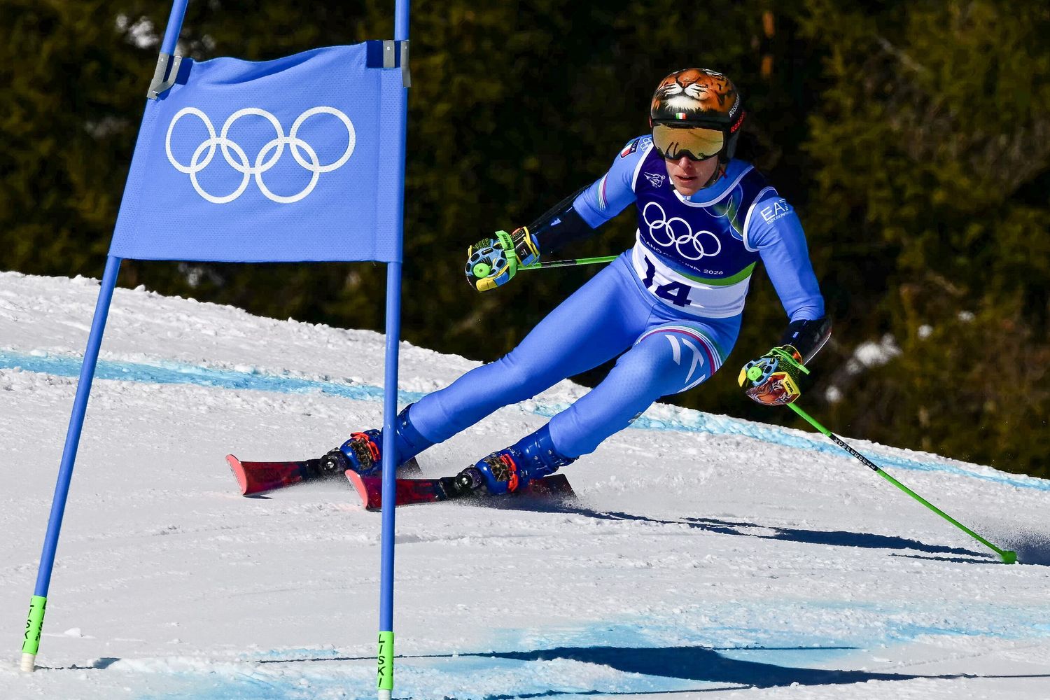 Federica Brignone durante la sua discesa in slalom gigante a Milano Cortina