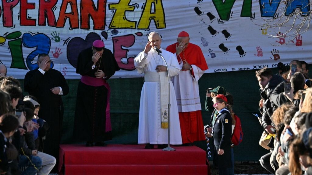 Papa Leone XIV partecipa alla visita pastorale alla parrocchia di “Santa Maria Regina della Pace” a Ostia