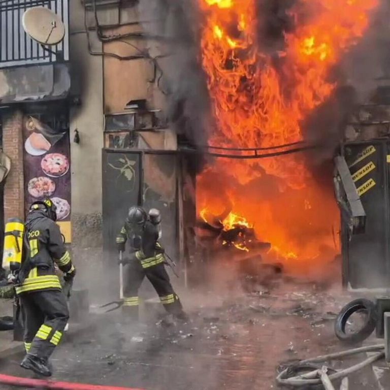 Incendio al Teatro Sannazaro di Napoli