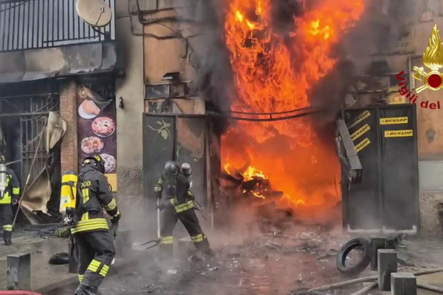 Incendio al Teatro Sannazaro di Napoli