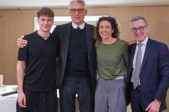 Samuele, la mamma, il presidente dell'OPBG, Onesti e Bonassi di Intesa Sanpaolo