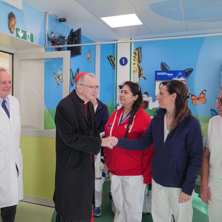 Parolin inaugura il nuovo reparto dialisi del Bambino Gesù